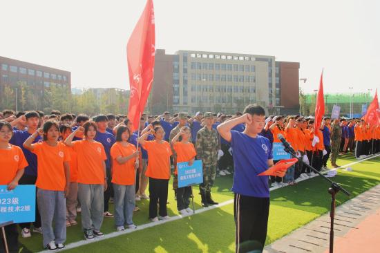 百乐博首届大学新生开学仪式暨军训开训仪式正式拉开帷幕！